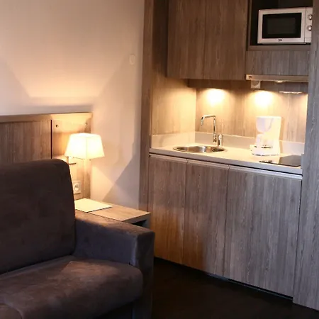 Adonis - Albion Hotel