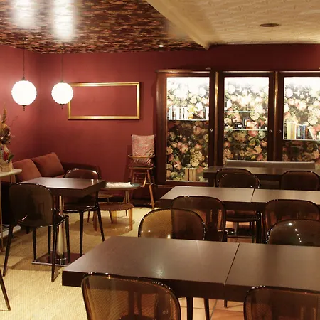 Adonis - Albion Hotel